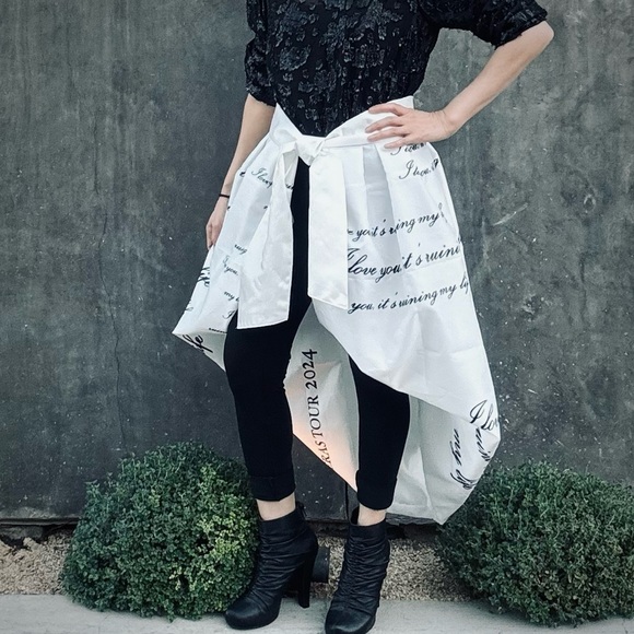 💖 Tortured Taylor I love you SCARF - Picture 9 of 11